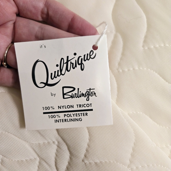 Vintage Cream Quilted Robe with Brown Sateen Accents Size Medium VINTAGE NWT - Picture 6 of 7